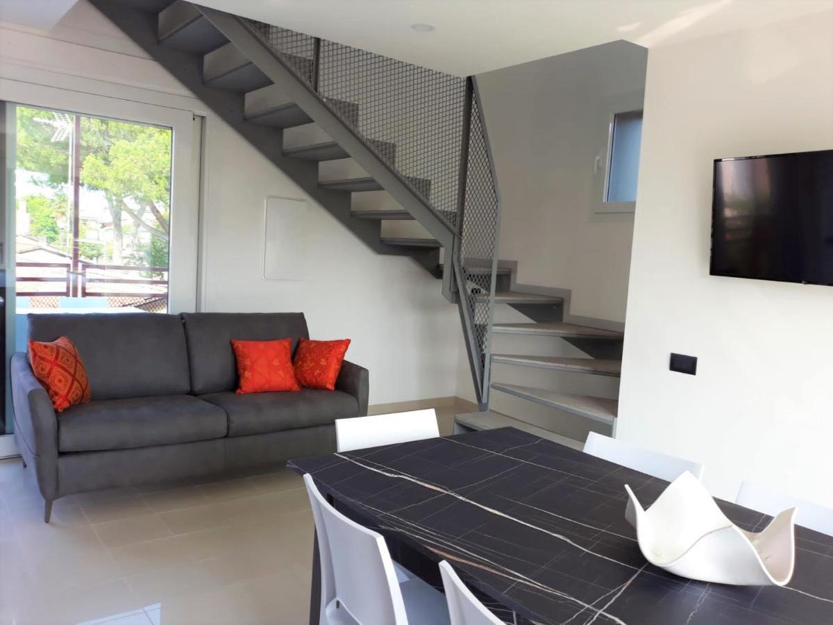 Villa Cisa Con Yacuzzi Lignano Sabbiadoro Extérieur photo