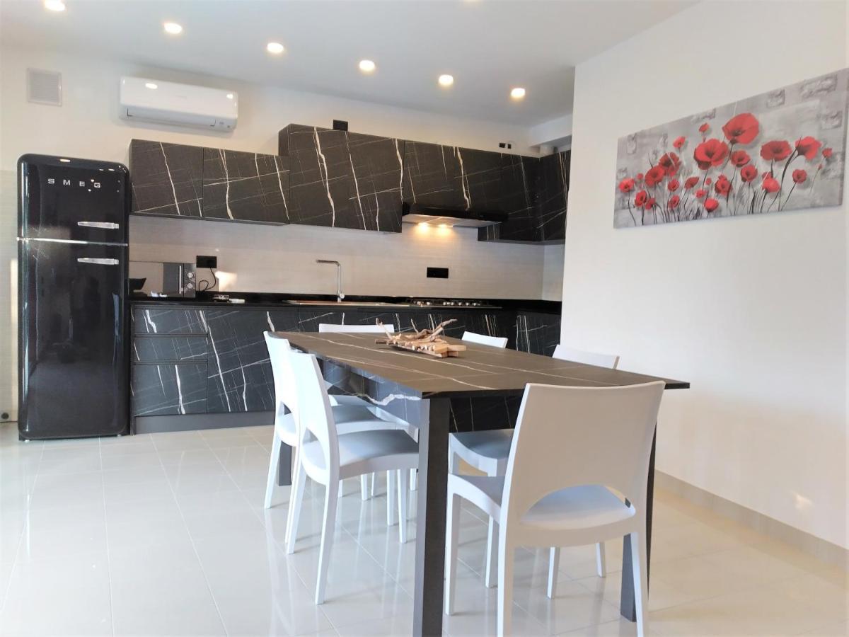 Villa Cisa Con Yacuzzi Lignano Sabbiadoro Extérieur photo