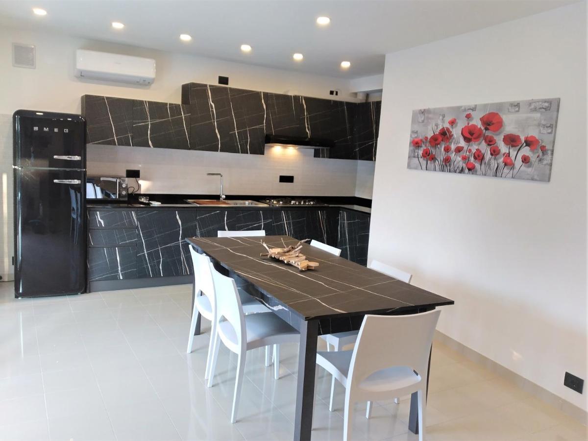 Villa Cisa Con Yacuzzi Lignano Sabbiadoro Extérieur photo