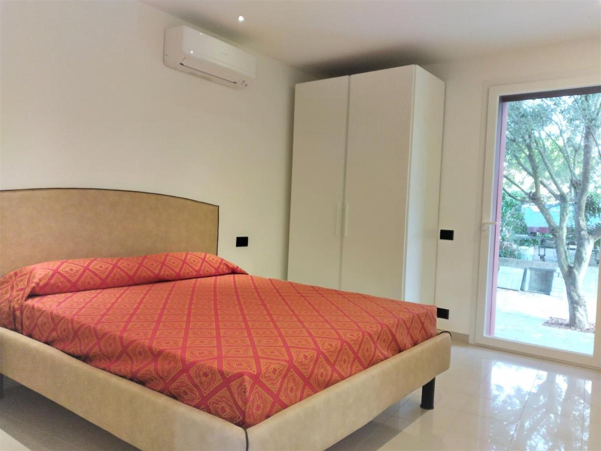 Villa Cisa Con Yacuzzi Lignano Sabbiadoro Extérieur photo