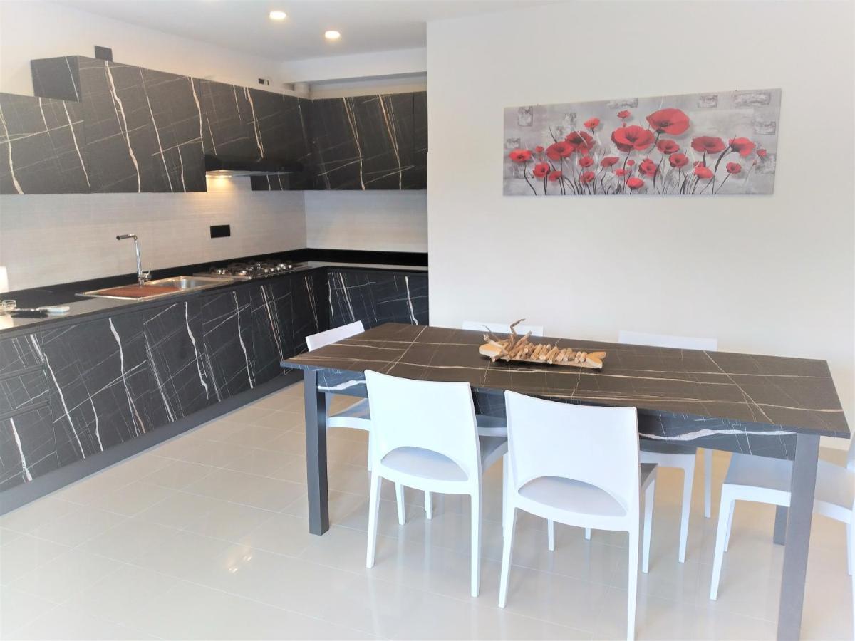Villa Cisa Con Yacuzzi Lignano Sabbiadoro Extérieur photo