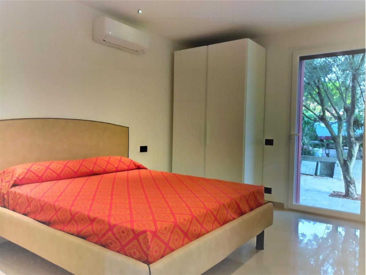 Villa Cisa Con Yacuzzi Lignano Sabbiadoro Extérieur photo