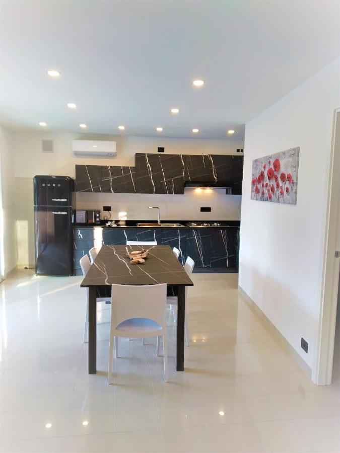 Villa Cisa Con Yacuzzi Lignano Sabbiadoro Extérieur photo