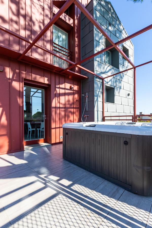 Villa Cisa Con Yacuzzi Lignano Sabbiadoro Extérieur photo