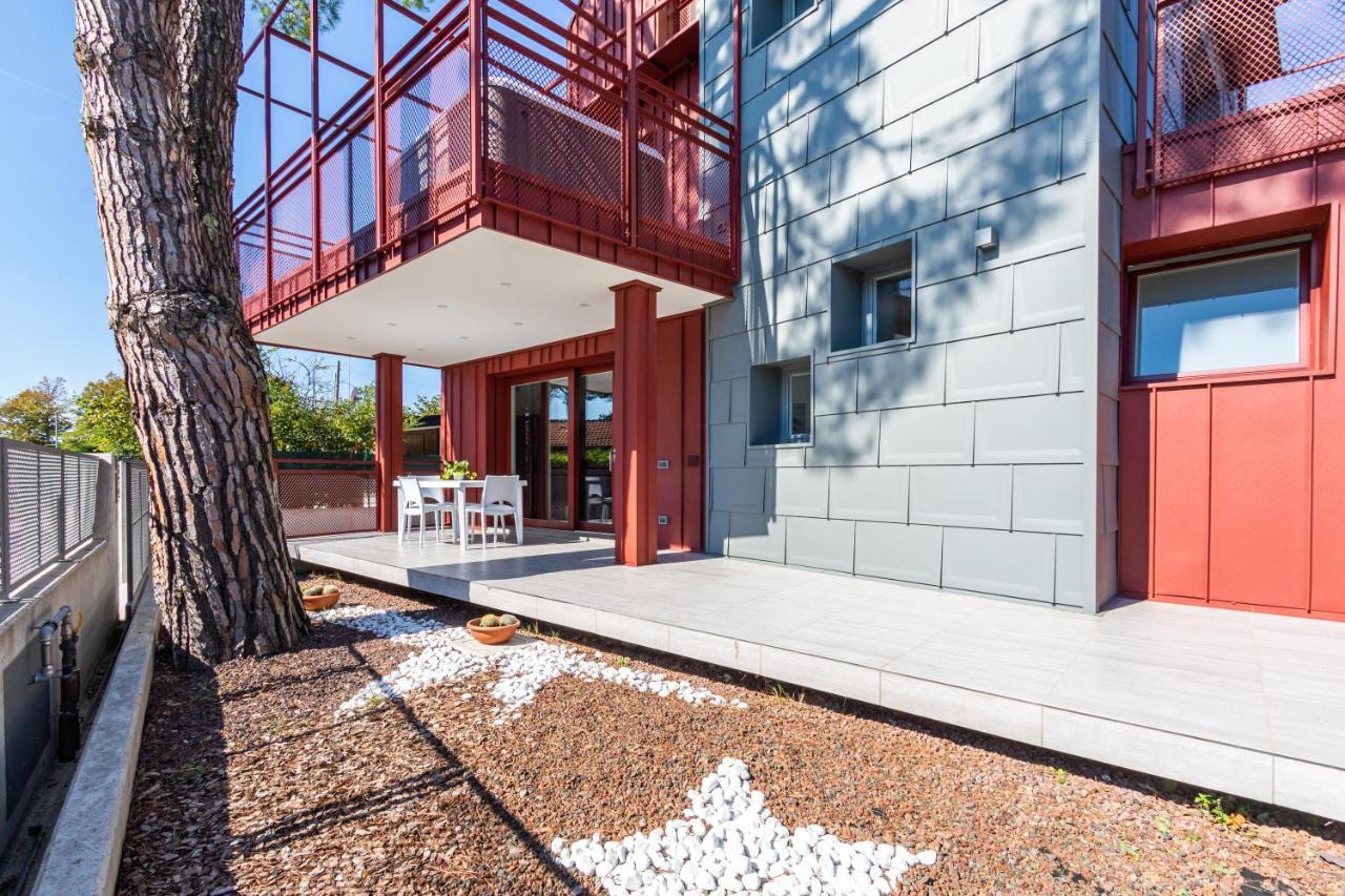 Villa Cisa Con Yacuzzi Lignano Sabbiadoro Extérieur photo