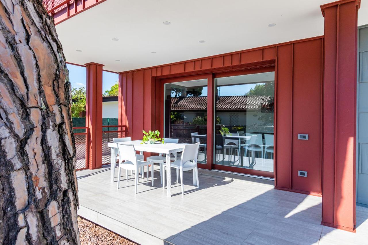 Villa Cisa Con Yacuzzi Lignano Sabbiadoro Extérieur photo