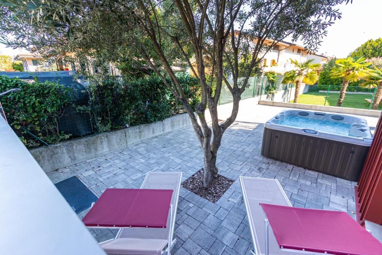 Villa Cisa Con Yacuzzi Lignano Sabbiadoro Extérieur photo